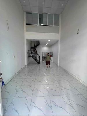 Nhà Cho Thuê Giá Rẽ. 4x11m Trệt Suốt Lững Như Hình. — ảnh 1