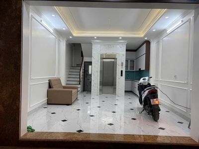 Cho thuê nhà riêng 45m x 5 tầng có thang máy Minh Khai — ảnh 1