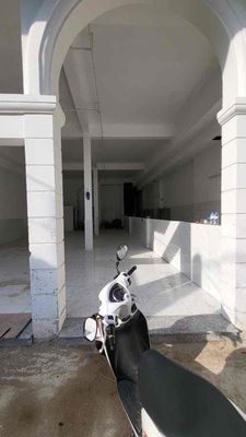 8m x 20m, MT Vườn Lài, Tân Phú, sẵn 2 toilet Khách quan tâm thuê liên — ảnh 1