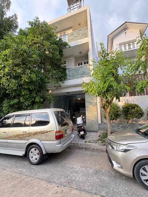 Nhà Cho Thuê 2 Lầu 4 Phòng Ngủ , Trung Tâm Hành Chính Dĩ An — ảnh 1