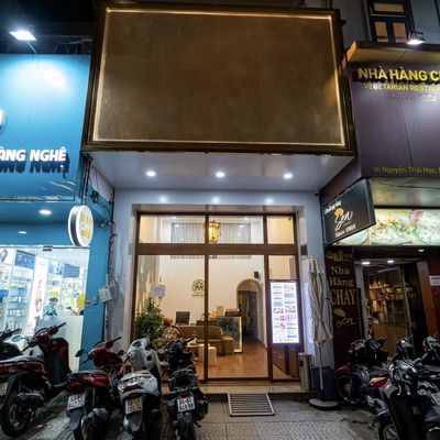 Cho thuê nhà mặt tiền nguyễn thái học - bùi viện q1 • 450m² • 99tr — ảnh 1