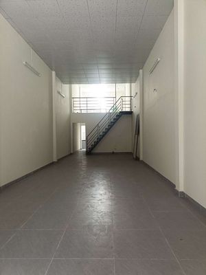 Cho thuê cấp 4 trống suốt có gác lửng — ảnh 1