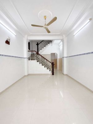 Ngay Chợ Vải Phú Thọ Hòa,Nhà 4 tầng , hẻm ô tô 5m, 5PN, chỉ 5,7 tỷ — ảnh 1